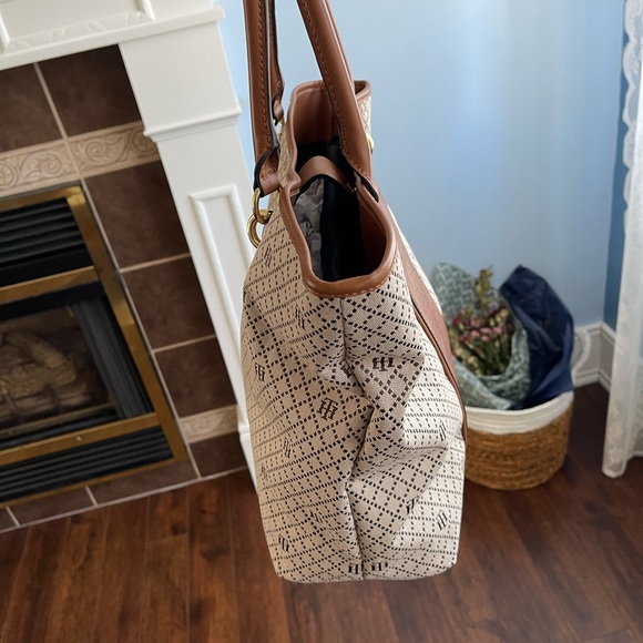Tommy Hilfiger Tote in signature brown - Picture 2 of 7